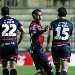 Cerro Porte�o remonta a Nacional y se mantiene cerca del l�der Guaran�