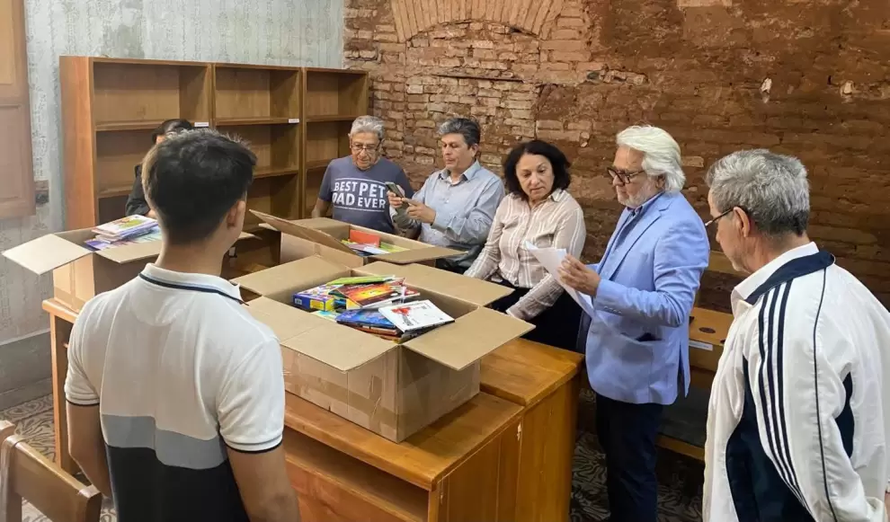 Acto de entrega de libros.