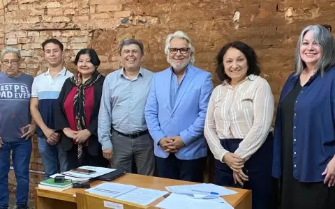 Acto de entrega de libros.