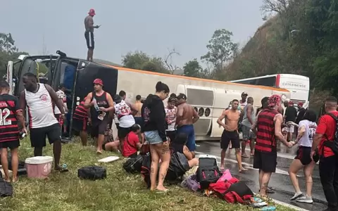 Tragedia en la ruta: bus con hinchas del Flamengo volc� rumbo a S�o Paulo