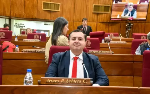 Diputado, Arturo Urbieta.