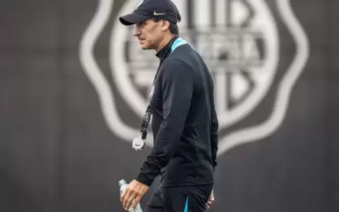 Fabi�n Bustos considera un error haber dejado Universitario por Olimpia