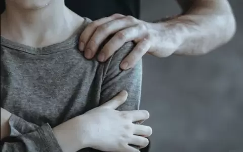La denuncia revela un presunto abuso dentro de un internado infantil.