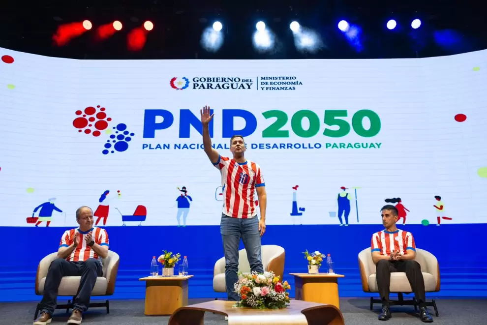 Santiago Peña durante el lanzamiento del PND 2050.