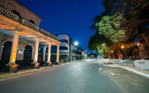 El presidente Pe�a y autoridades inauguraron el primer tramo del proyecto "Centro Brilla" en la Plaza Uruguaya.