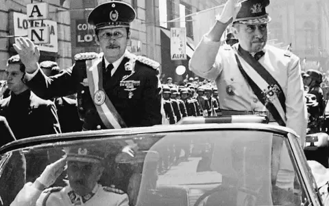 Alfredo Stroessner y Augusto Pinochet, dictadores de Paraguay y Chile.