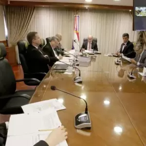 Esc�ndalo por presunto encuentro reservado entre ministros de la Corte, Pe�a y Cartes