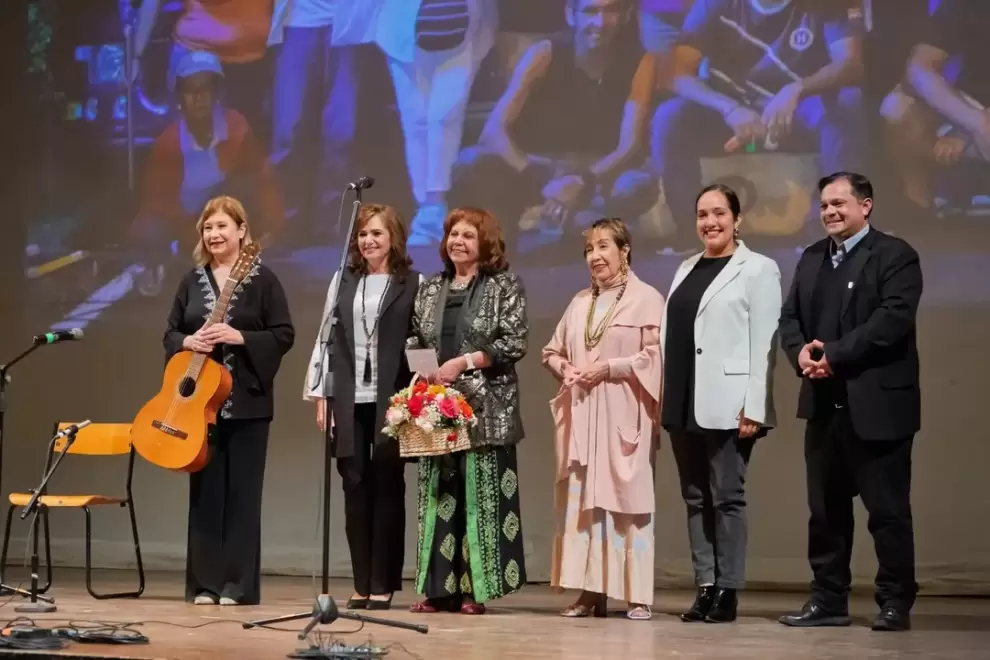 Homenaje a Clotilde Cabral. Cortesía