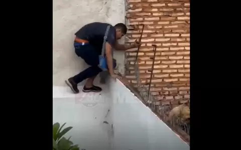 Vecinos y polic�as unieron fuerzas para detener al presunto ladr�n en Lambar�.