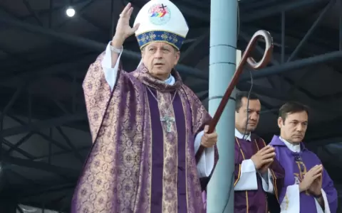 Monse�or Valenzuela inst� a recuperar los valores y la esperanza frente a la violencia.