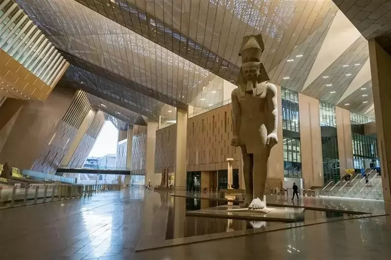 Estatua de Ramsés. (foto: www.aqaryamasr.com)