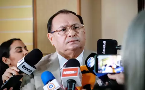 Senador, Ram�n Retamozo.
