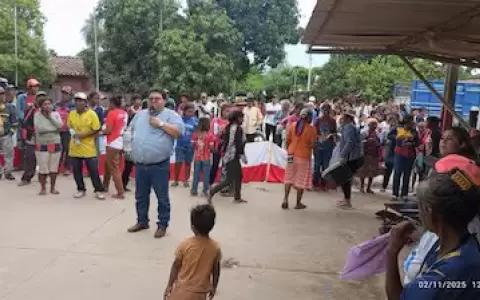 La turba que atac� la Municipalidad.