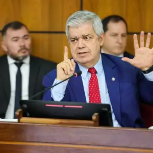 Senador acusa al ministro del Interior y desata esc�ndalo en Comisi�n de Asuntos Constitucionales