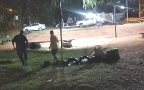 La plaza Villa Ang�lica qued� acordonada tras el violento tiroteo que dej� un menor fallecido.