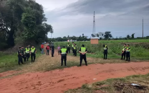 Vecinos y empleados de La Felsina se preparan para manifestarse contra la ocupaci�n de las fincas.