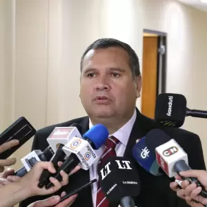 Derlis Maidana pide a Carlos N��ez "no apurarse" en decidir su salida de Honor Colorado