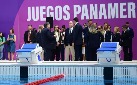 El pr�ncipe Alberto II de M�naco recorri� el Comit� Ol�mpico Paraguayo, destacando la inversi�n de Paraguay a favor del deporte.