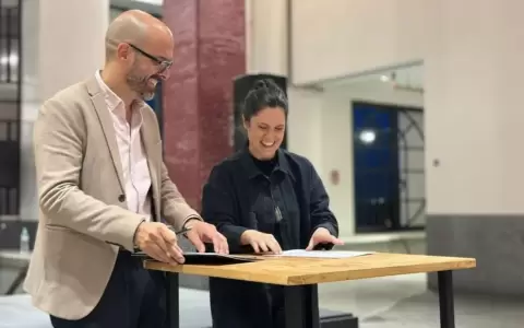 Roberto Galeano Monti, director ejecutivo de la Fundaci�n Ita�, y Adriana  Ortiz, ministra de Cultura.