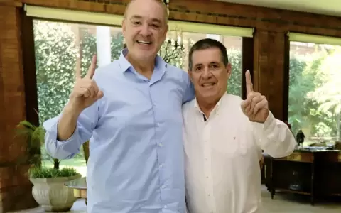 Roberto Gonz�lez Vaesken con Horacio Cartes.