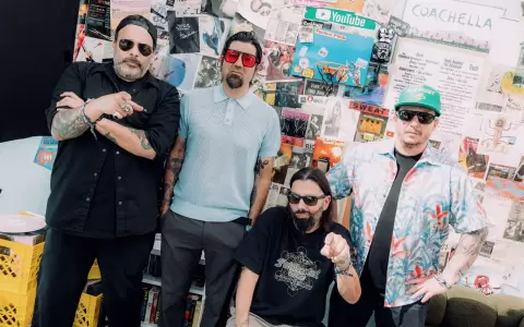Deftones.