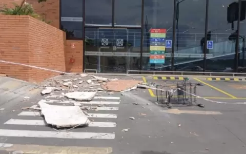Derrumbe en supermercado de Lambar� genera da�os materiales y obliga al cierre temporal