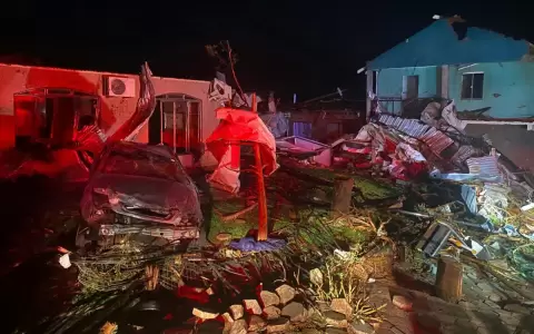 Destrucci�n causada por un tornado con vientos de hasta 250 kil�metros por hora que azot� la ciudad de Rio Bonito do Igua�u, estado de Paran�.