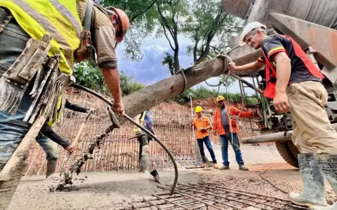 Las obras buscan prevenir inundaciones y recuperar el entorno del arroyo como espacio seguro y urbano.