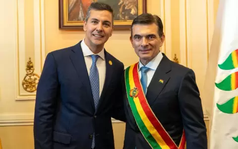 Santiago Pe�a junto al nuevo presidente de Bolivia, Rodrigo Paz.