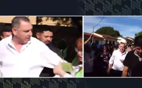 Senador fue escrachado.