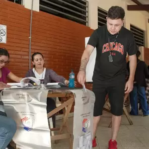 Ordenan retirar a falsos observadores de los locales de votación en Alto Paraná