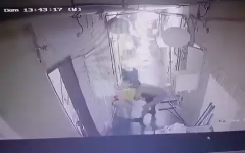 La encargada fue auxiliada tras ser atacada dentro del motel.