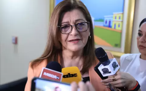 Blanca Ovelar, senadora.