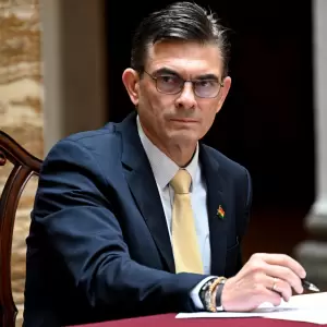El presidente de Bolivia anuncia que reducir� a la mitad su salario y el de su Gabinete en medio de protestas