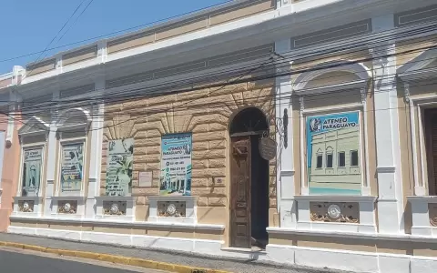 Casa Vierci Macha�n, donde D�valos pas� su infancia y juventud, actual sede del Ateneo Paraguayo.