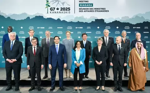 Diplom�ticos del G7.