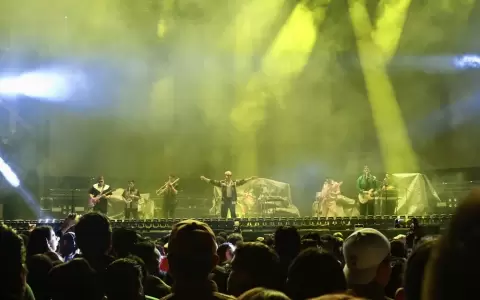 Kchiporros y los Aut�nticos decadentes en concierto.