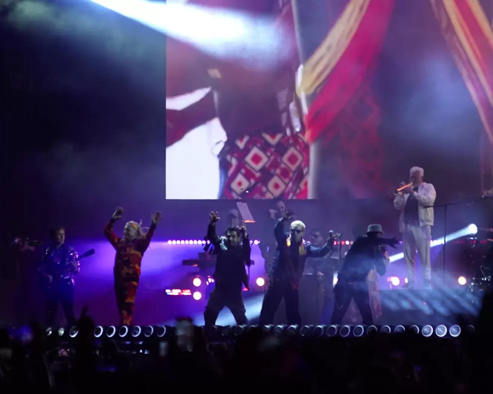 Kchiporros y los Aut�nticos decadentes en concierto. Cortes�a