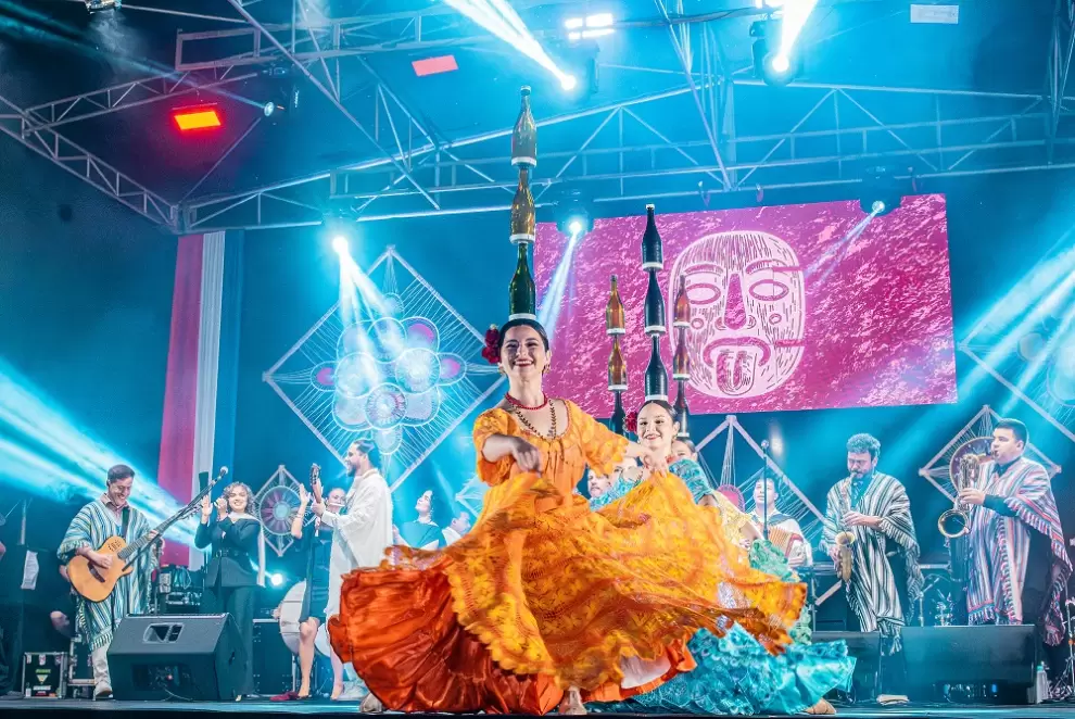 Néstor Ló y Los Caminantes en el Festival Nacional del Ñandutí.