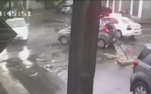Patrullera que no respet� el PARE impact� contra un autom�vil en San Lorenzo.