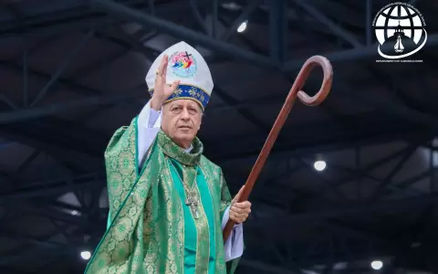 Obispo Ricardo Valenzuela.