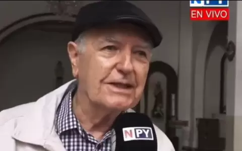Parte del techo de la parroquia qued� destruida tras el temporal, comenta el sacerdote Jos� Zanardini.