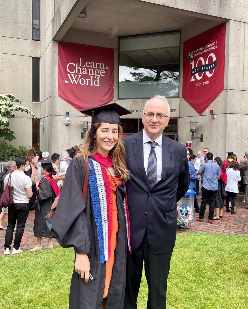 D�a de graduaci�n de Selene, junto a su padre.