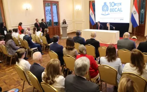 Autoridades nacionales conmemoran los 10 a�os del programa Becal.