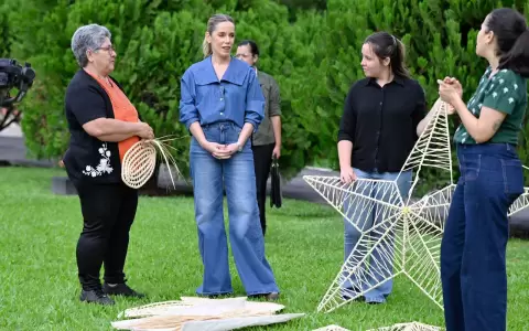 La primera dama supervisa preparativos navide�os.