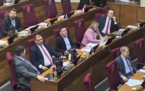 Javier "Chaque�ito" Vera, fue destituido de la C�mara de Senadores.