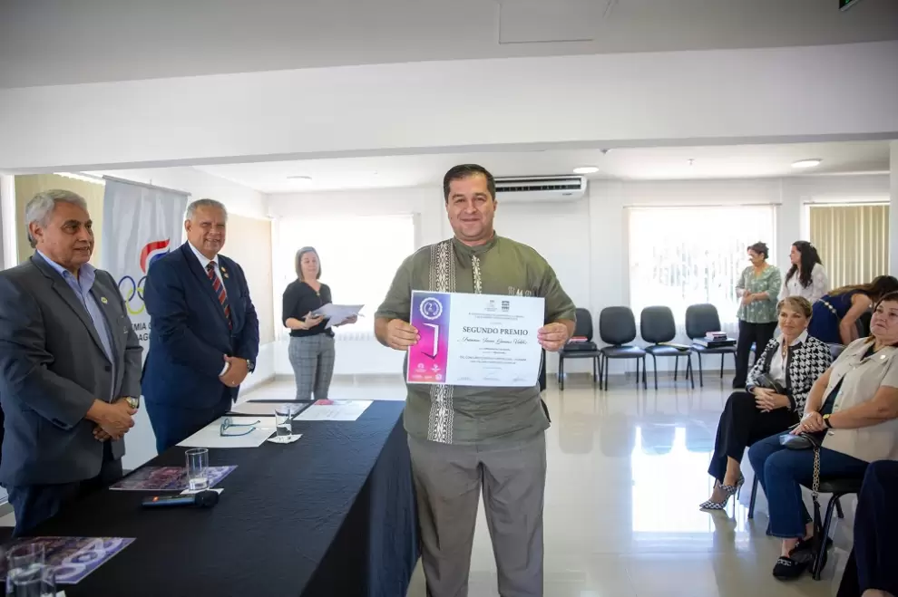 Francisco Javier Gim�nez Valdez. Menci�n de honor en la categor�a Guaran�.