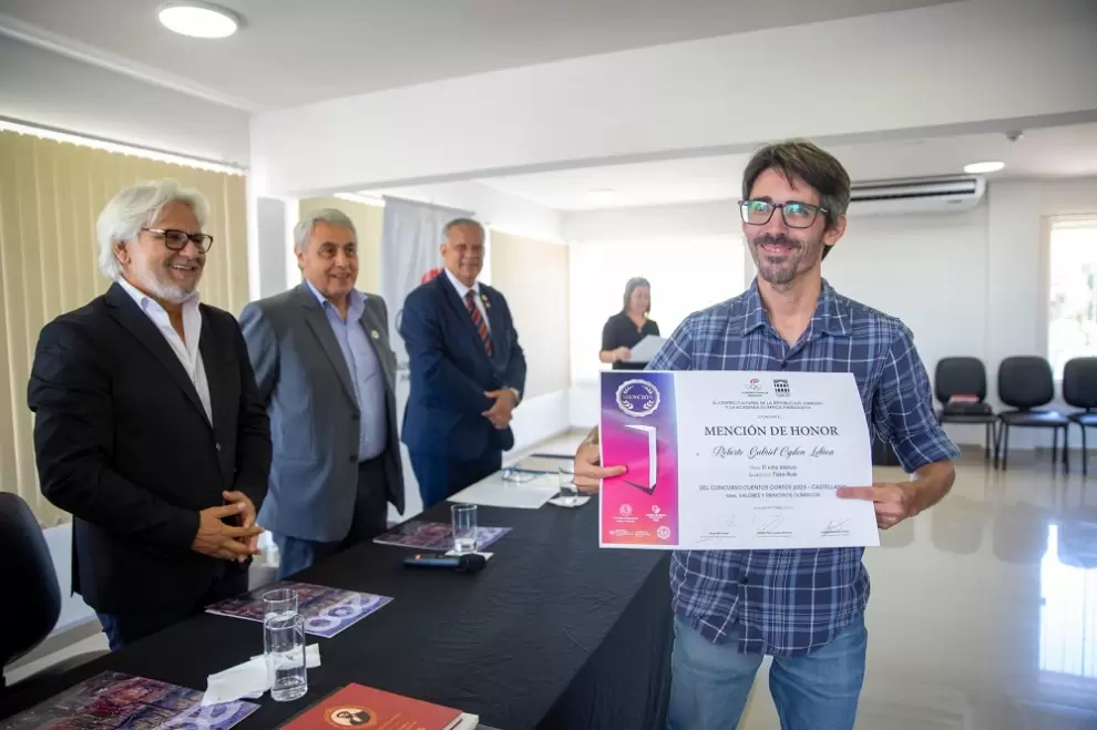 Roberto Gabriel Ogdon Lebron. Menci�n de honor en la categor�a Castellano.