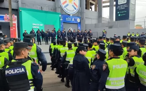 Controles migratorios reforzados ante la llegada masiva de hinchas.