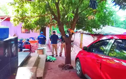 Agentes resguardan la zona del operativo tras el enfrentamiento.